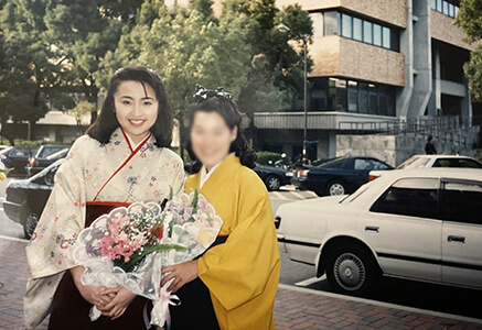 丹野みどり大学卒業時の写真