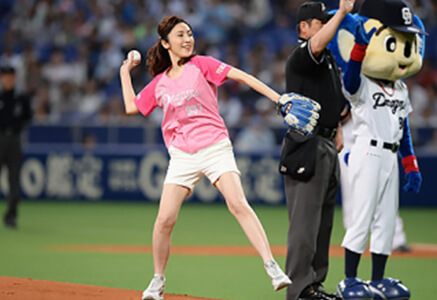 丹野みどり始球式の様子